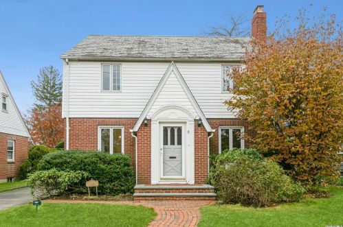 153 Primrose Rd, Williston Park, NY 11596-2222