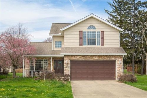 391 Barrett Rd, Berea, OH 44017-4008
