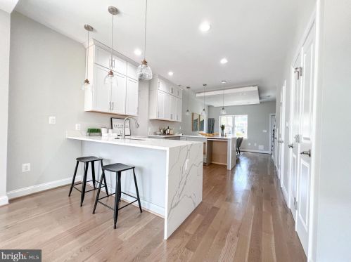 1010 15th St, Washington DC  20003-3213 exterior