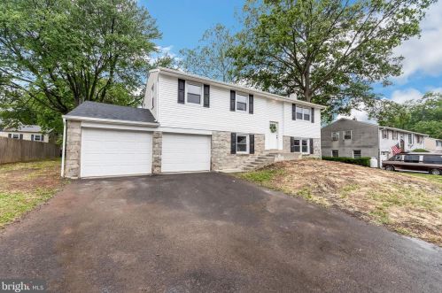 842 Lombardy Dr, Lansdale, PA 19446-3116