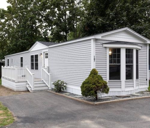 17 Seabreeze Dr, North Hampton, NH 03862-4441