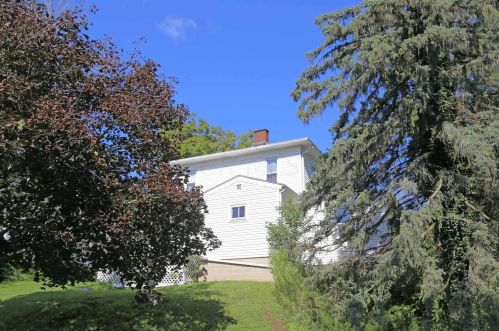 212 Wooster Rd, Mount Vernon, OH 43050-1734