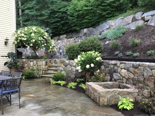 77 Tackora Trl, Ridgefield CT  06877-3028 exterior