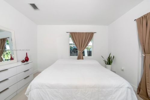 1401 3rd Ave, Dania Beach FL  33004-4214 exterior