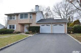 8 Ballad Cir, Holbrook, NY 11741-3807