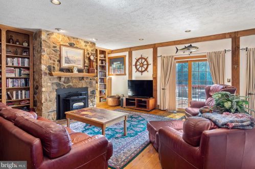 222 Longspur Dr, Wilmington DE  19808-4363 exterior