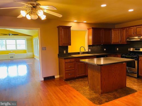 2879 Perkiomenville Rd, Harleysville PA  19438-1343 exterior