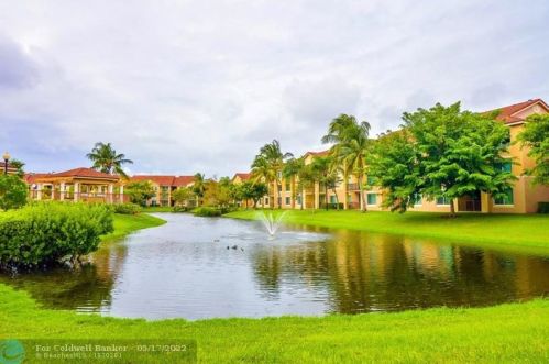 104 Villa Cir, Boynton Beach FL  33435-8902 exterior