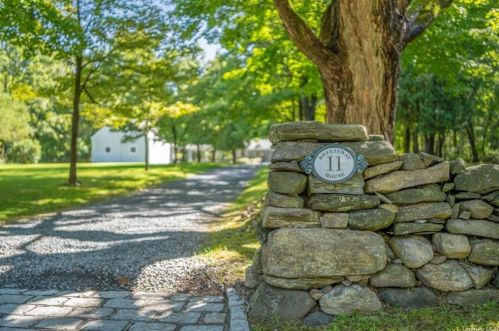 11 Elmwood Rd, Lewisboro, NY 10590-1918