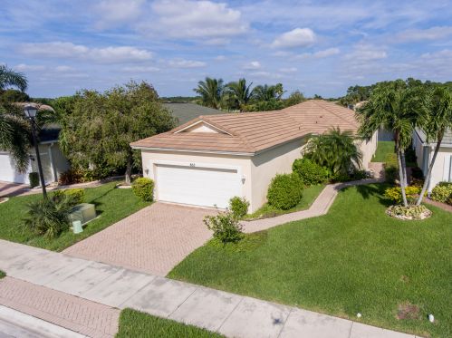 863 Rocky Bayou Ter, Fort Pierce, FL 34986-2066
