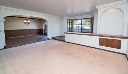 1129 Sugarbush Dr, Vista CA  92084-6605 exterior