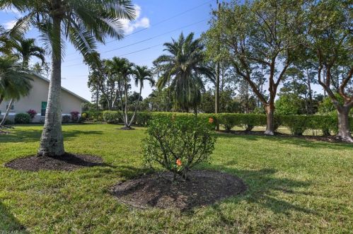 2069 Crown Pointe Blvd, Naples, FL 34112-3649