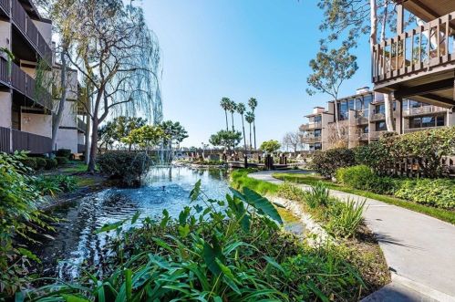8332 Marina Pacifica Dr, Long Beach, CA 90803-7005
