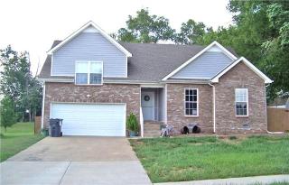 723 Ellie Nat Dr, Clarksville, TN 37040-5595