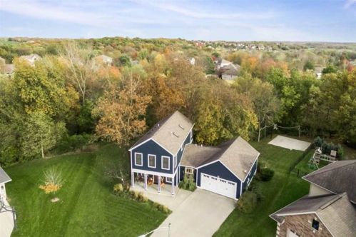 883 Forest Edge Cir, Iowa City, IA 52241-3478