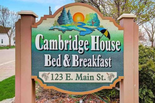 123 Main St, Cambridge, WI 53523-9646