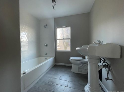 28 Bell St, Bridgeport CT  06610-2716 exterior