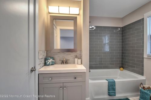 91 Bank St, Tinton Falls NJ  07701-1306 exterior