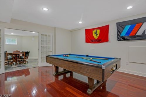 8 Forest View Dr, Martinsville NJ  08836-2039 exterior