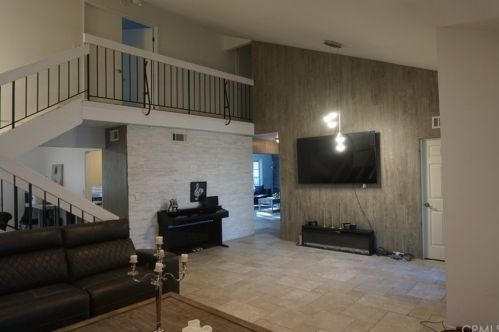 27067 Alabastro Dr, Santa Clarita CA  91354-2215 exterior