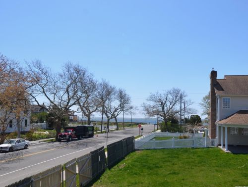 290 Cedar Ave, Canaan Lake, NY 11772-3639