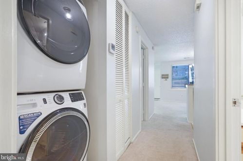 11723 Summerchase Cir, Herndon VA  20194-1137 exterior