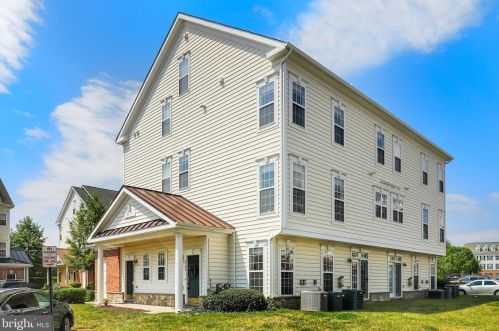 6792 Hampton Bay Ln, Gainesville, VA 20155-6229