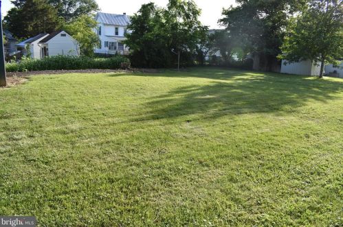 557 Ash St, Strasburg VA  22657-2027 exterior