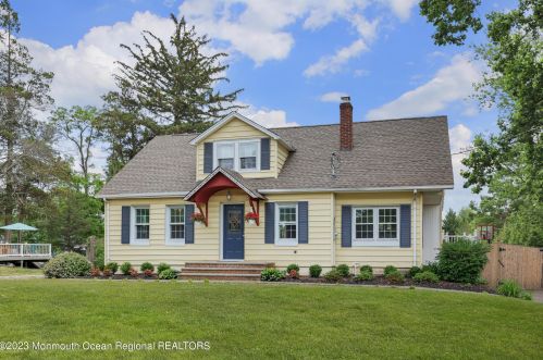 251 Oak Hill Rd, Tinton Falls, NJ 07701-5759