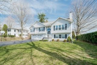 6346 Main St, Bridgeport, CT 06611-2035