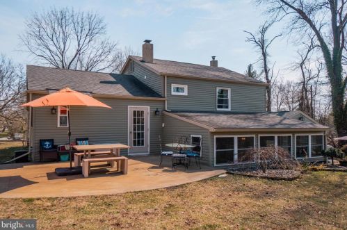 334 Schoolhouse Rd, Pottstown, PA 19465-8032