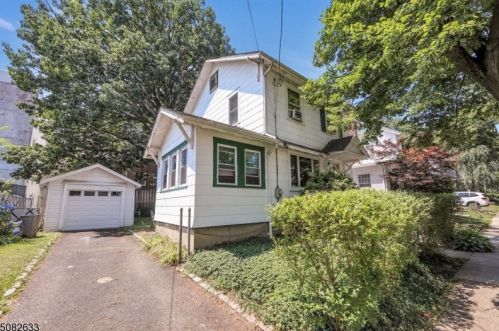 16 Waverly Ter, Bloomfield, NJ 07003-2720