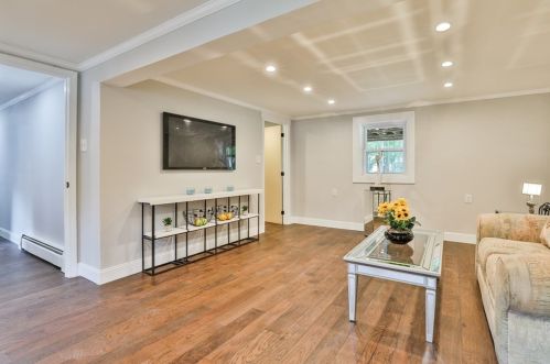 8 Justin Ave, Salem NH  03079-2319 exterior