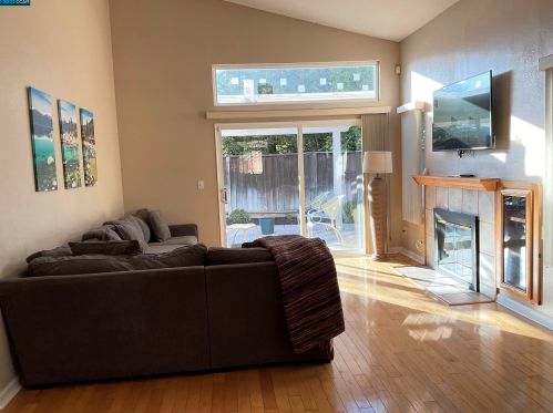 3 Freshwater Ct, West Pittsburg, CA 94565-7343