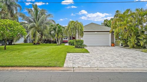 7015 Bay St, Saint Petersburg, FL 33706-1924