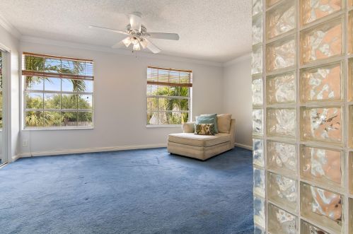 22 Governors Ct, West Palm Beach FL  33418-7159 exterior