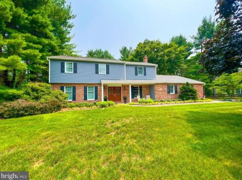6 Durham Boat Dr, Washington Crossing, PA 18977-1130