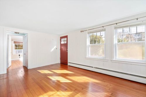10 Wayne St, South Kingstown RI  02882-3814 exterior