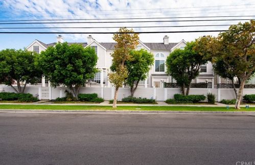 1751 68th St, Long Beach, CA 90805-1687