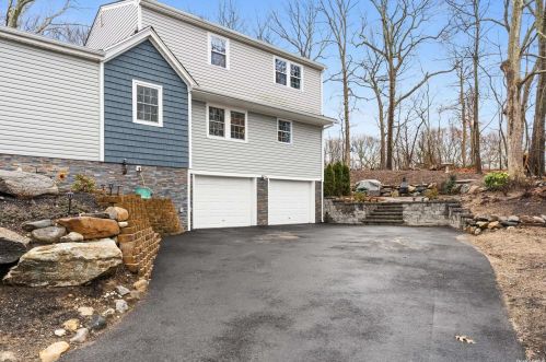 26 Patchogue Rd, Scotts Beach NY  11789-1422 exterior