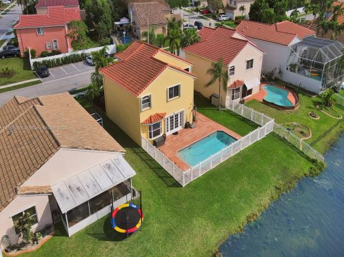 1282 192 Ave, Hollywood FL 33029-5823 exterior