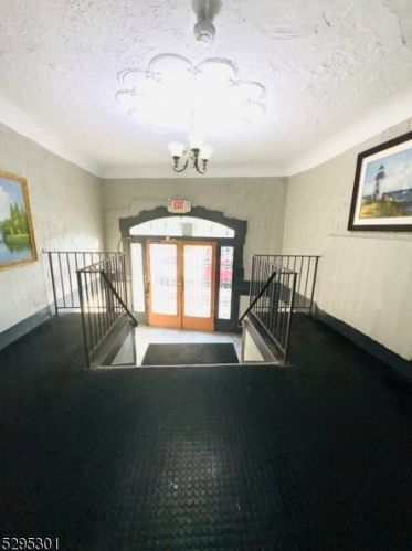 17 Elwood Pl, Newark NJ  07104-3453 exterior