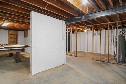 744 Williams Dr, Crown Point IN  46307-4822 exterior