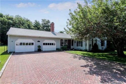 150 Seawood Dr, Southold, NY 11971-3820
