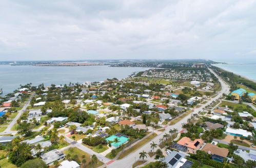 1935 Cypress Ave, Fort Pierce, FL 34949-3408