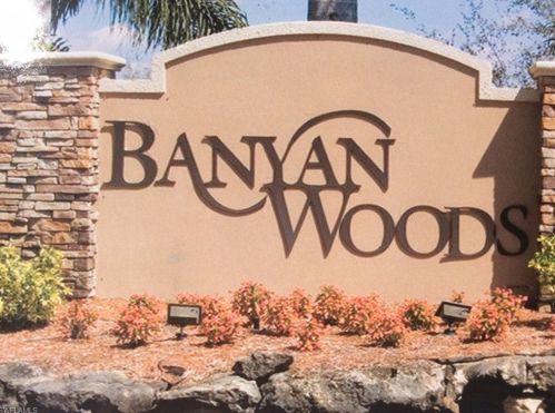 5076 Post Oak Ln, Naples FL  34105-4526 exterior