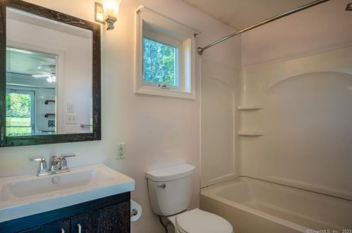 309 Vauxhall St, United States Coast Guard Ac CT  06320-3837 exterior