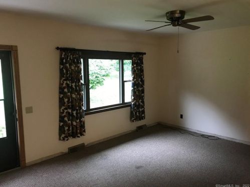 35 Wilson Rd, Waterbury, CT 06716-1526