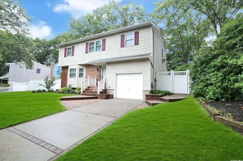 30 Columbus Ave, San Remo, NY 11754-4905