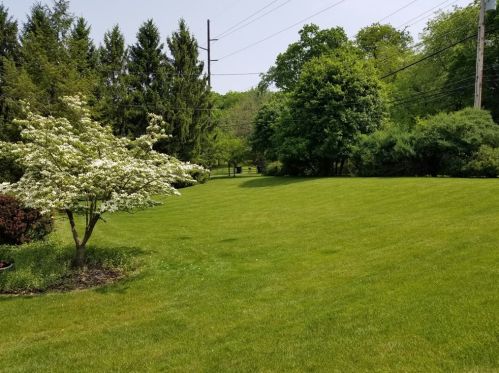 1649 Pin Oak Dr, Pittsburgh, PA 15237-6355